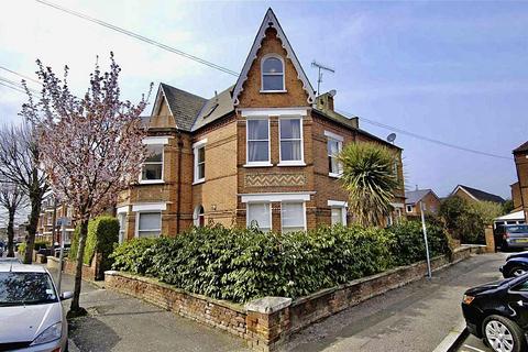 2 bedroom flat to rent, Brunswick Road, Kingston Upon Thames KT2