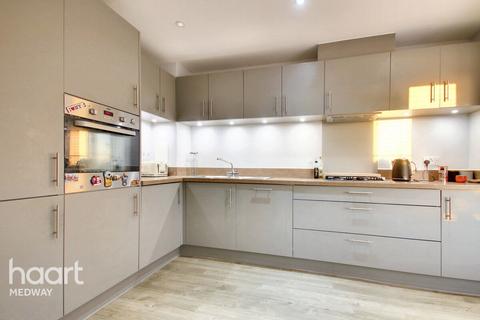 15 Greystone Square, Wouldham, Rochester, ME1 3FP