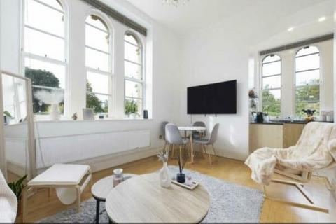 1 bedroom apartment for sale, Princess Park Manor, Royal Drive, London, Greater London, N11