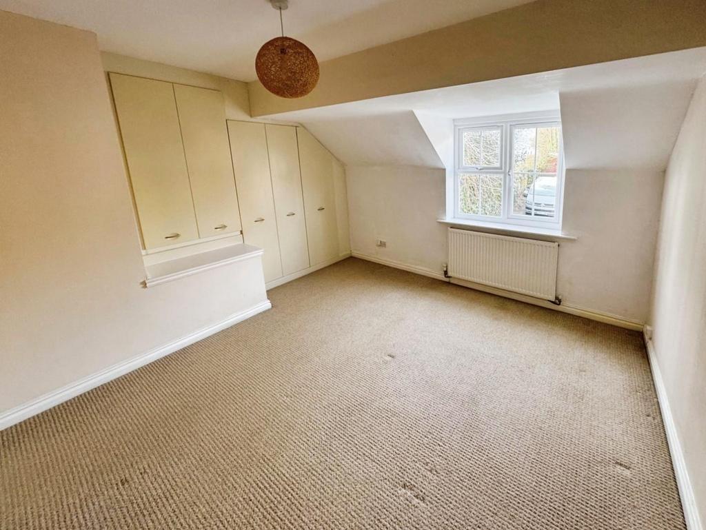 1394f683-bedroom 201.jpg