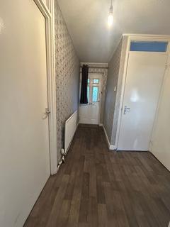 2 bedroom flat to rent, Brook Gardens, Dewsbury, WF13