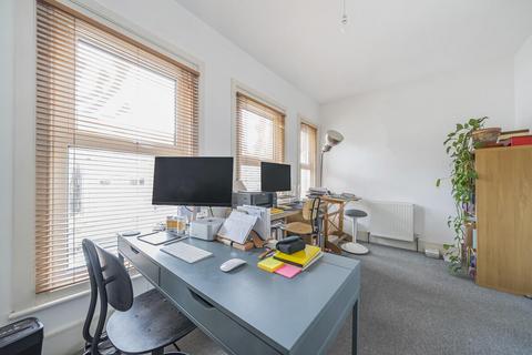 2 bedroom flat for sale, Mount View Road, Stroud Green