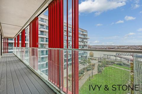 3 bedroom apartment for sale, James Cook Building, Royal Warf, London, E16