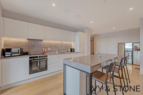 3 bedroom apartment for sale, James Cook Building, Royal Warf, London, E16