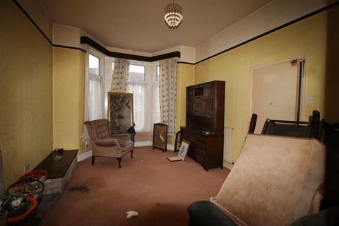 1 bedroom flat for sale, 96B Elgin Road, Ilford, Essex, IG3 8LW