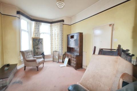 1 bedroom flat for sale, 96B Elgin Road, Ilford, Essex, IG3 8LW