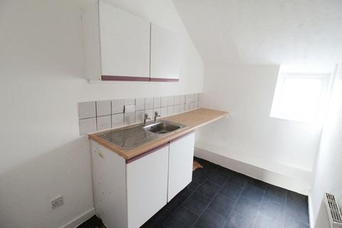 2 bedroom flat to rent, Padiham Road, Burnely