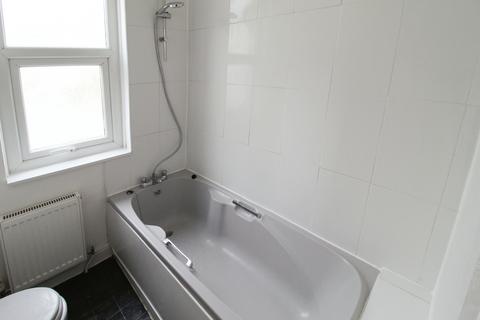 2 bedroom flat to rent, Padiham Road, Burnely