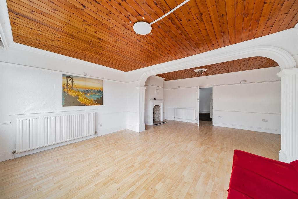 Lounge 3.jpg