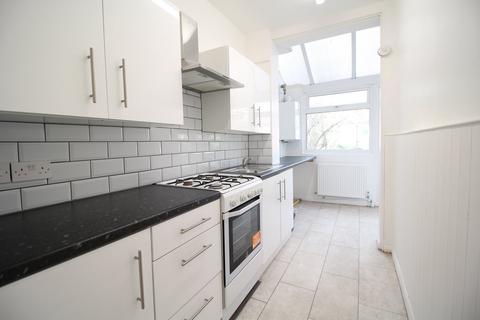 3 bedroom end of terrace house to rent, Grange Park Road, Thornton Heath, CR7