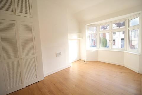 3 bedroom end of terrace house to rent, Grange Park Road, Thornton Heath, CR7