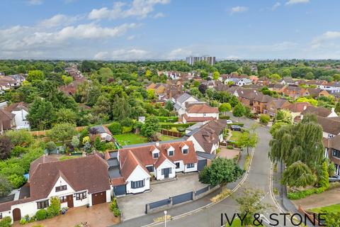 4 bedroom detached house for sale, Hornchurch, Greater London, RM11