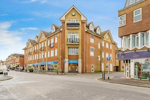 2 bedroom flat for sale, Lumley Road, Horley RH6