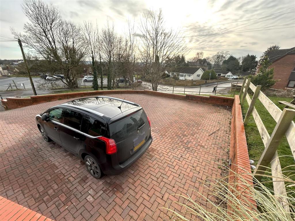 5 Station Road - Parking Space2.jpg