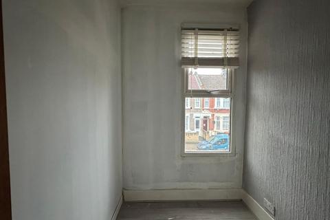 2 bedroom flat for sale, 47 Macaulay Road, East Ham, London, E6 3BJ