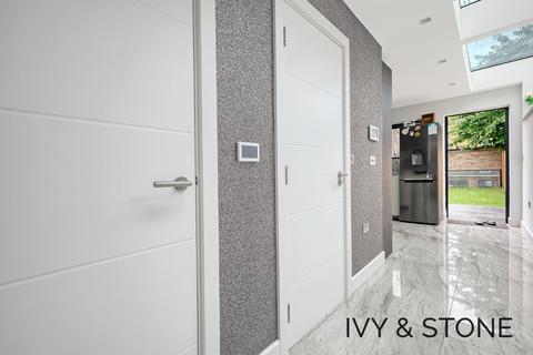 24 Fairfield Road, London, E17 6EW