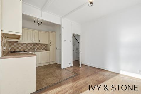 undefined, Mount Avenue, London, Greater London, E4