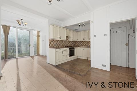 undefined, Mount Avenue, London, Greater London, E4