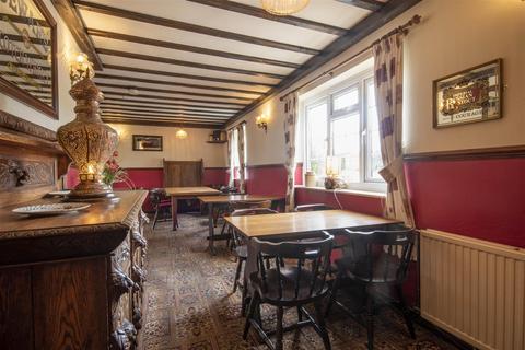 Pub to rent, The Cross Keys Inn, Gwer-Y-Ciliau, Llansantffraid-Ym-Mechain