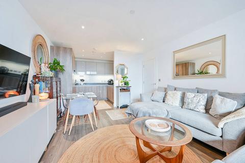 1 bedroom flat for sale, Chiswick High Road, Chiswick, LONDON, W4