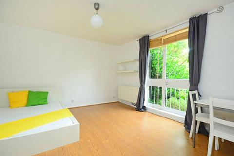 Studio to rent, Inner Park Road, Southfields, London, SW19