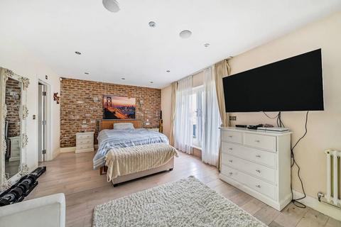 54 Greenfield Gardens, London, NW2 1HY