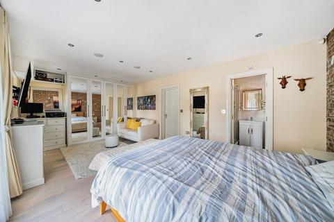 54 Greenfield Gardens, London, NW2 1HY