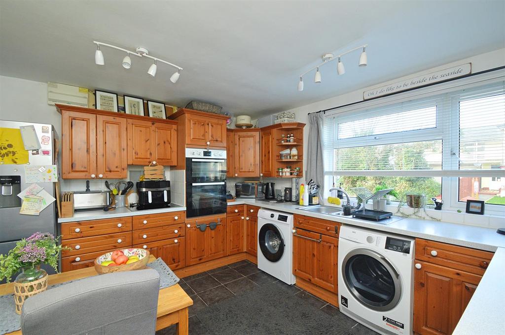 Resized Kitchen1.jpg