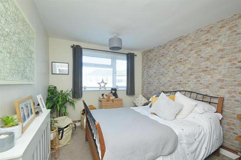 2 bedroom flat for sale, SEA VIEWS * SANDOWN
