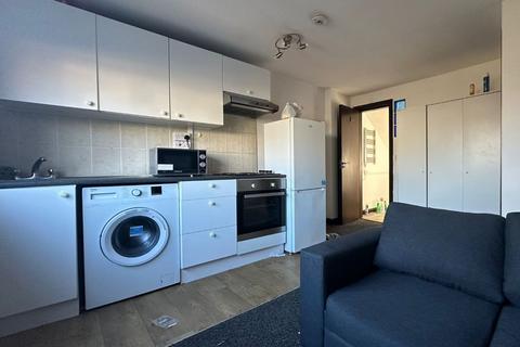 1 bedroom flat for sale, Flat 5, 20 St. Mary's Road, South Norwood, London, SE25 6UT