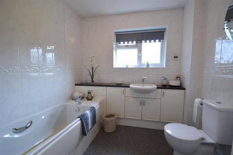 2 bedroom detached bungalow for sale, 33 Ryelands, Radbrook, Shrewsbury, SY3 9BZ