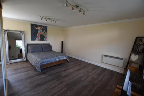 Studio for sale, Westholm Court, Bicester