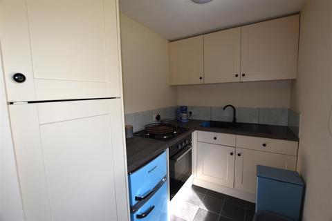 Studio for sale, Westholm Court, Bicester