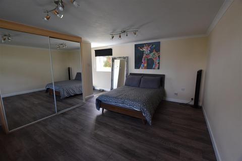 Studio for sale, Westholm Court, Bicester