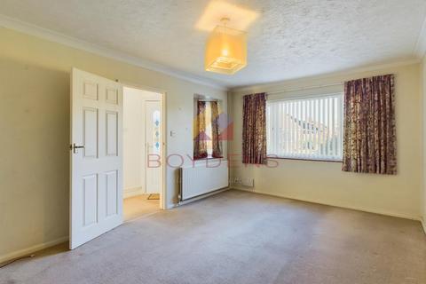 2 bedroom semi-detached bungalow for sale, Whitefriars Way, Colchester CO3