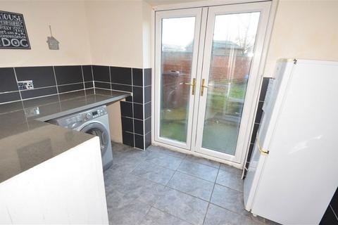 1 bedroom terraced house to rent, High Street, Rawcliffe, DN14