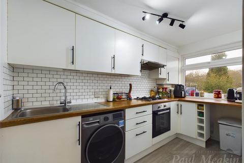 1 bedroom flat for sale, Woodpecker Mount, Pixton Way, Croydon