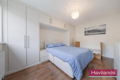 19 Byland Close, London, N21 1QH
