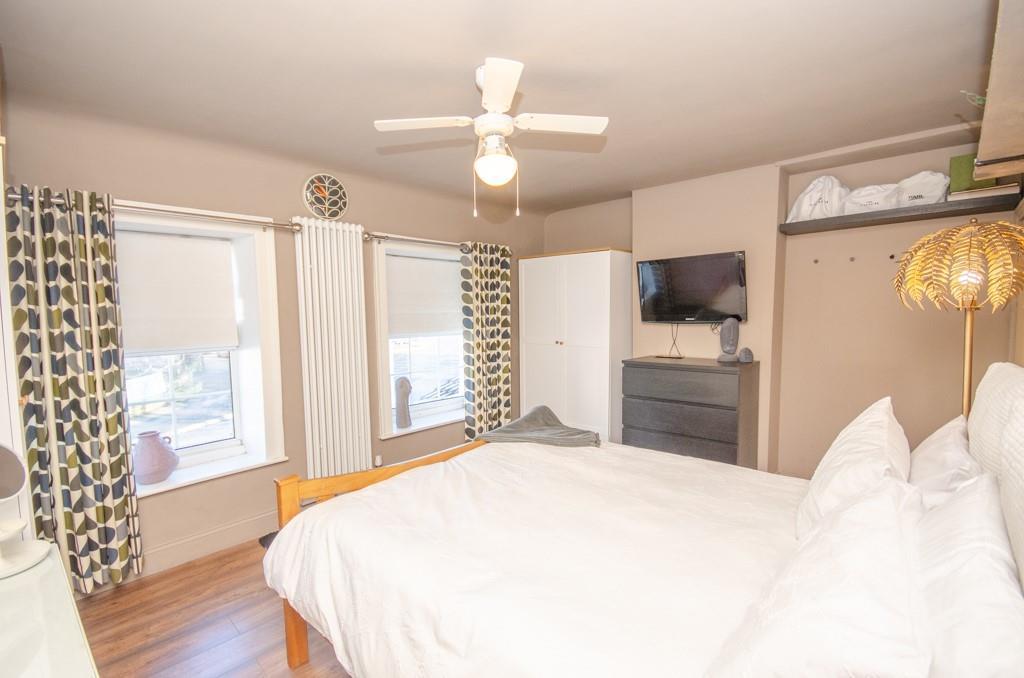 Bedroom 1 pic 2.jpg