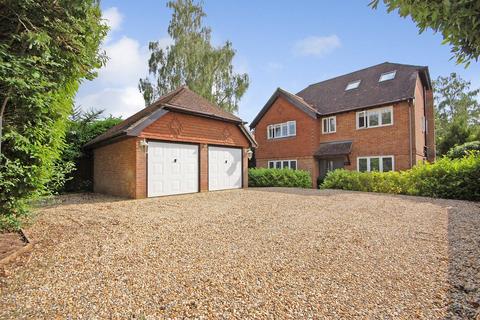 5 bedroom detached house to rent, Green Lane, Farnham, Surrey, GU9