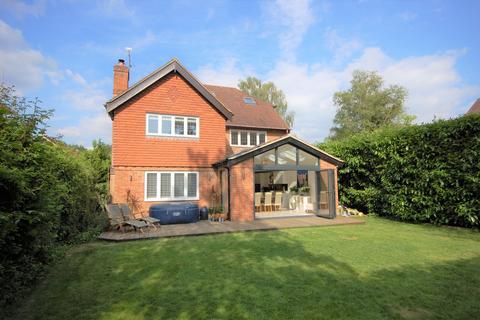 5 bedroom detached house to rent, Green Lane, Farnham, Surrey, GU9