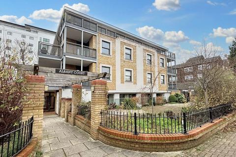 3 bedroom flat for sale, Flat 6 Albany Court, Spring Grove, Kew Bridge, London, W4 3BF