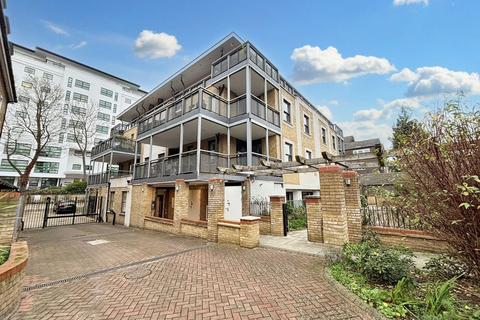 3 bedroom flat for sale, Flat 6 Albany Court, Spring Grove, Kew Bridge, London, W4 3BF