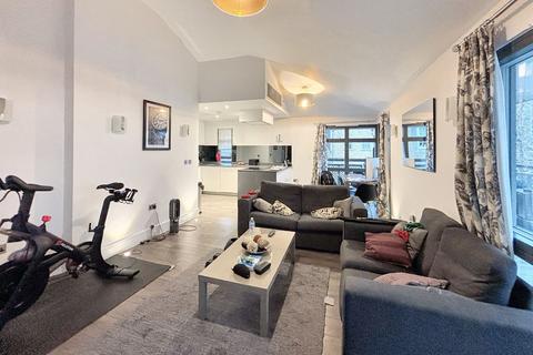 2 bedroom flat for sale, Flat 9 Albany Court, Spring Grove, Kew Bridge, London, W4 3BF