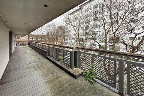 2 bedroom flat for sale, Flat 9 Albany Court, Spring Grove, Kew Bridge, London, W4 3BF