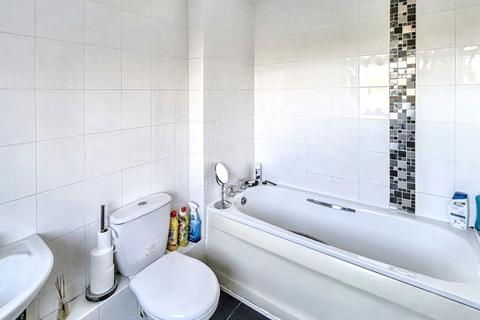 1 bedroom flat for sale, Ulverston Gardens, Gateshead, Tyne and wear, NE9 6NA