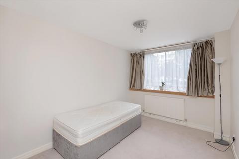 3 bedroom flat to rent, The Quadrangle, Southwick Street, London, W2.