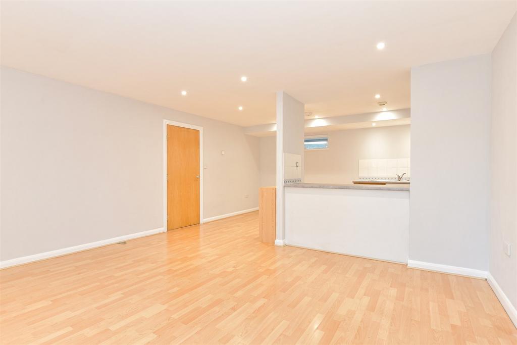 Lounge/Dining Area