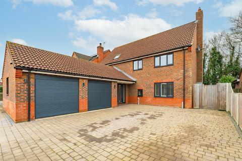 4 bedroom detached house for sale, Bramley Road, Dereham