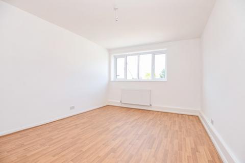 2 bedroom flat to rent, Knighton Park Road London SE26